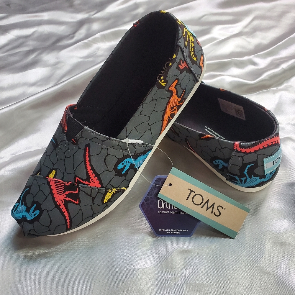 TOMS Alpargata Dino glow in the‎ dark slip-on, size 6 women